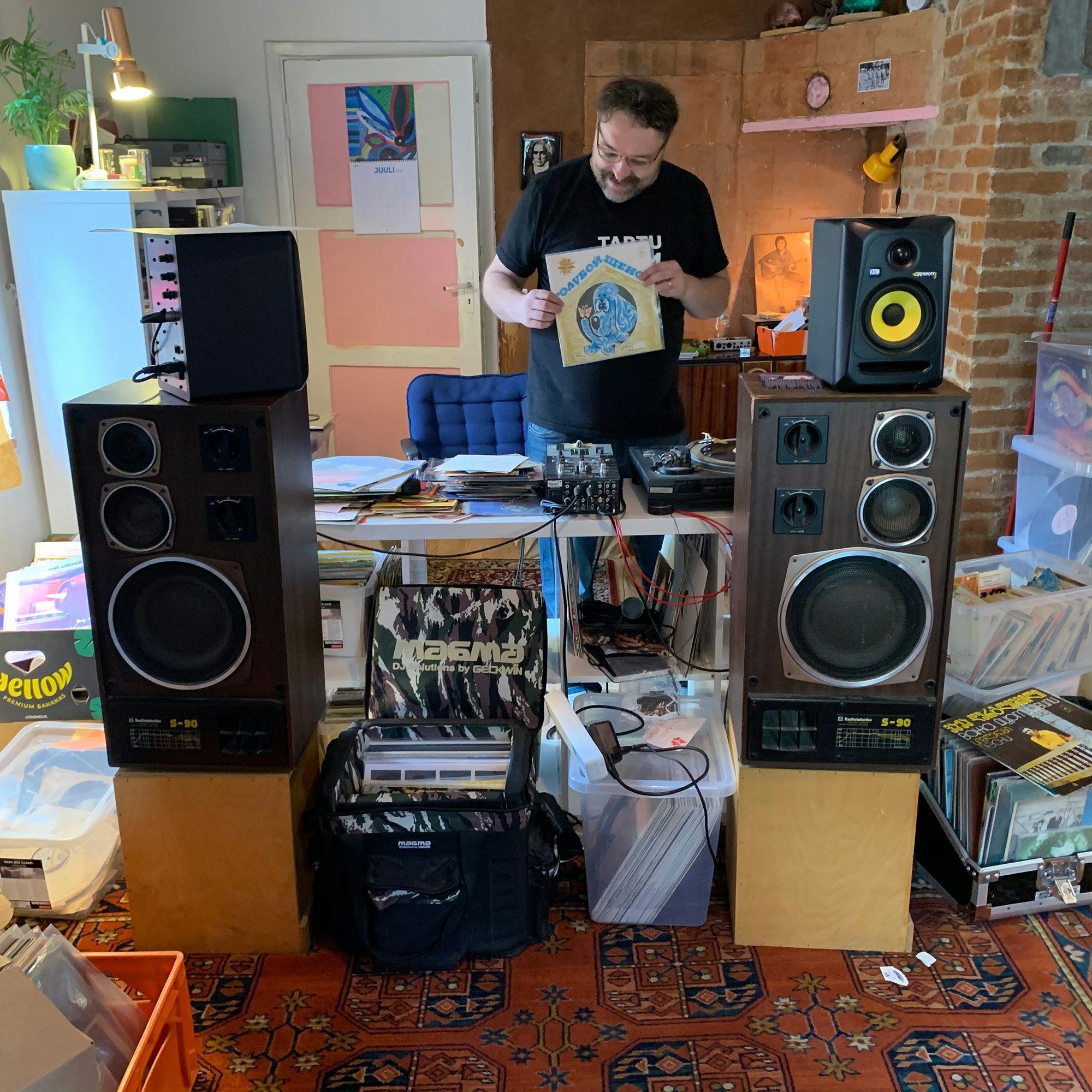 The owner of Psühhoteek playing me hand-picked suggestions. Making my ears, heart happy and my wallet hurt.